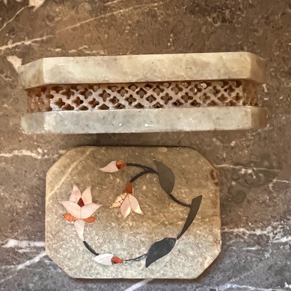 MOP Inlaid Soapstone Box from India - Picture 3 of 3